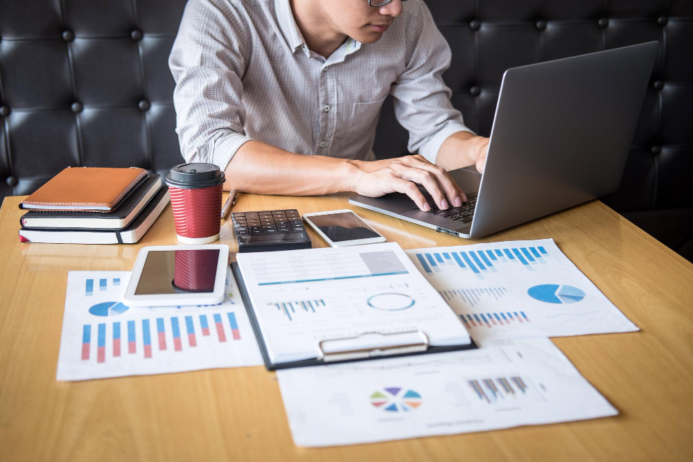 Commission vs. Expenses How to Manage Cash Flow Fluctuations with Professional Bookkeeping